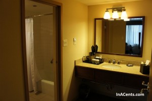 120428 Crowne Plaza Cincinnati North Bathroom