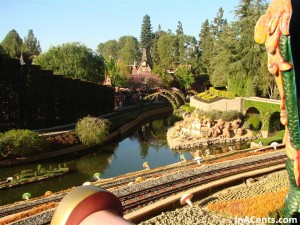 100408 Disneyland Storybook Village 03