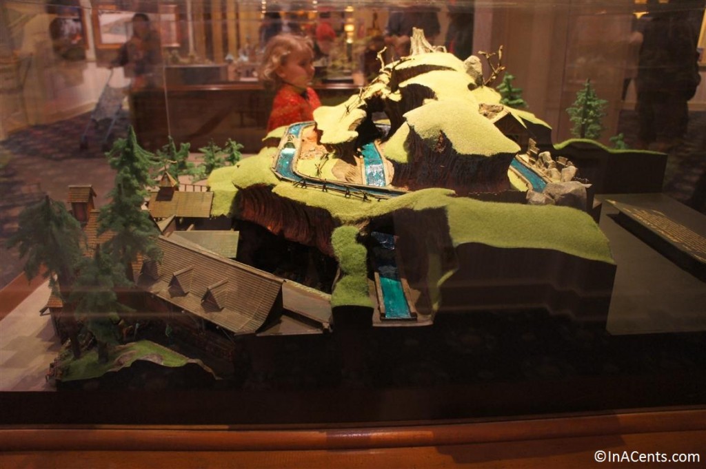 120610 Disney Gallery (Disneyland) Splash Mountain Model 3