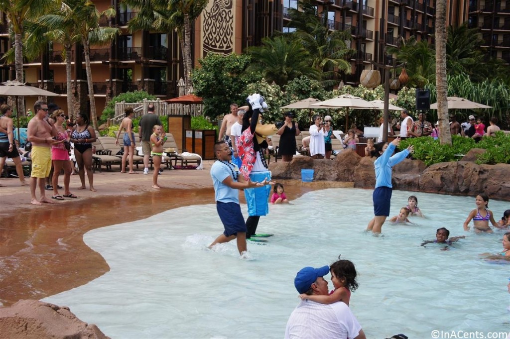 120625 Disney's Aulani Goofy in Pool