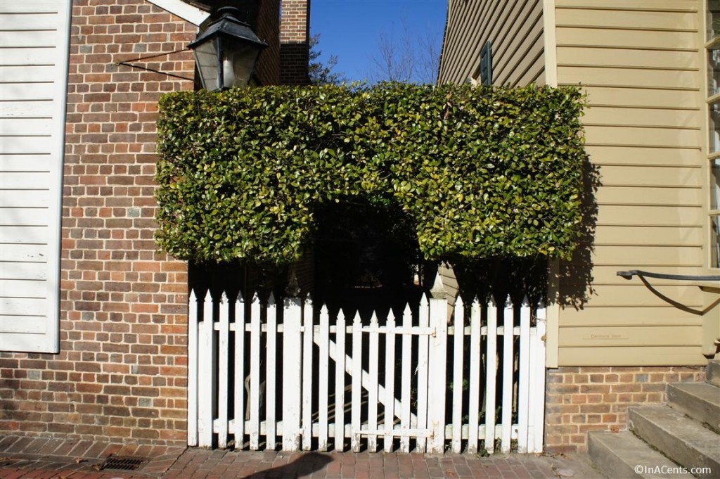 121122 Colonial Williamsburg Fence and Trellis