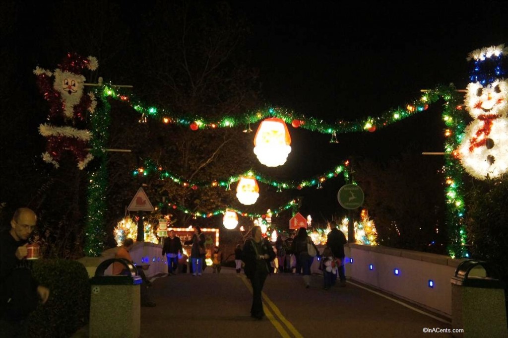 121123 Busch Gardens Williamsburg Christmas Town Bridge Walk