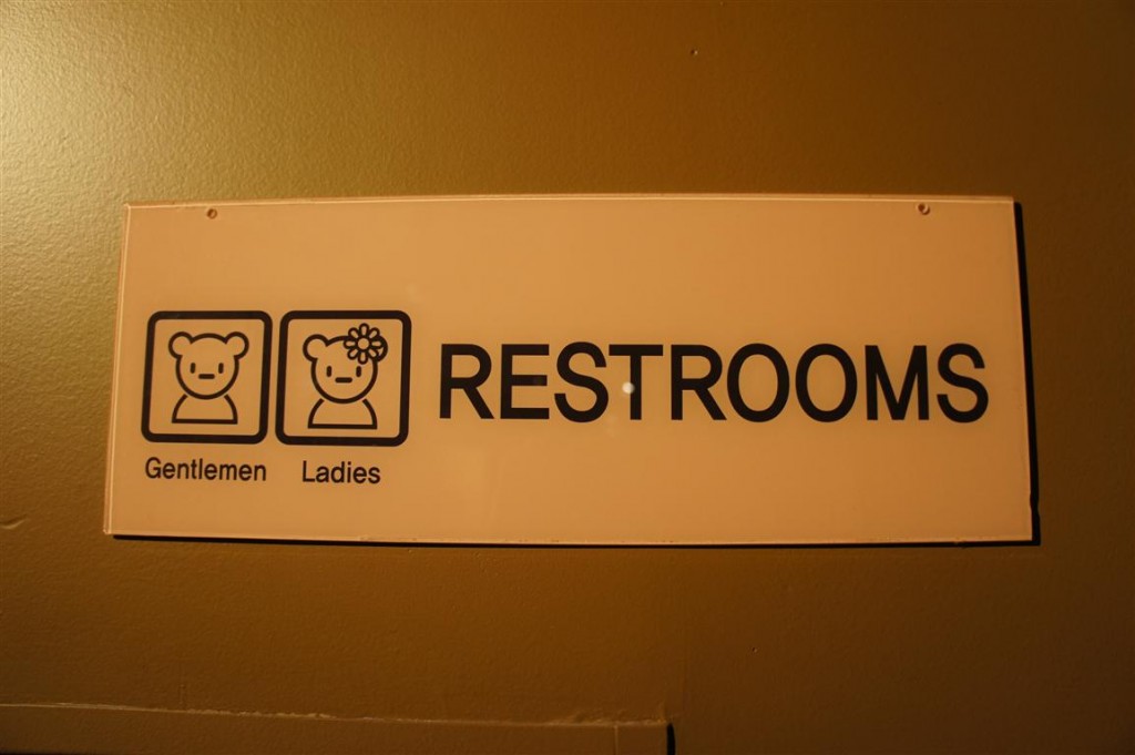 120624 Teddy Bear World Hawaii- Restrooms Sign