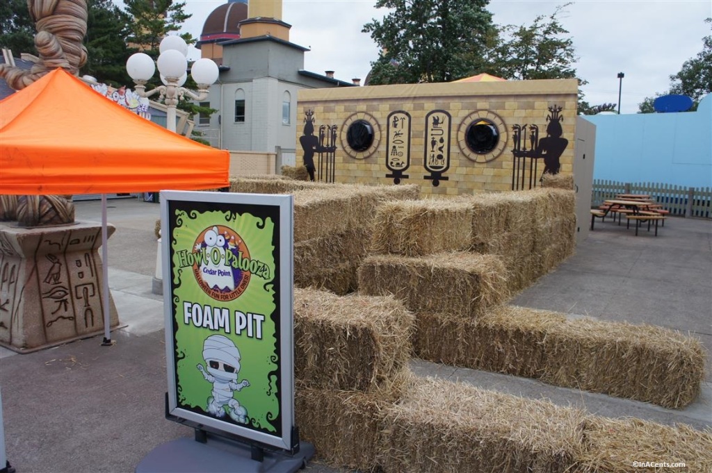 140912 Cedar Point Halloweekends Foam Pit