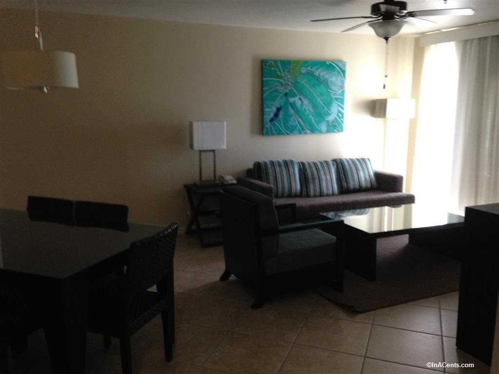 150630 Holiday Inn Resort Grand Cayman King Suite (2)