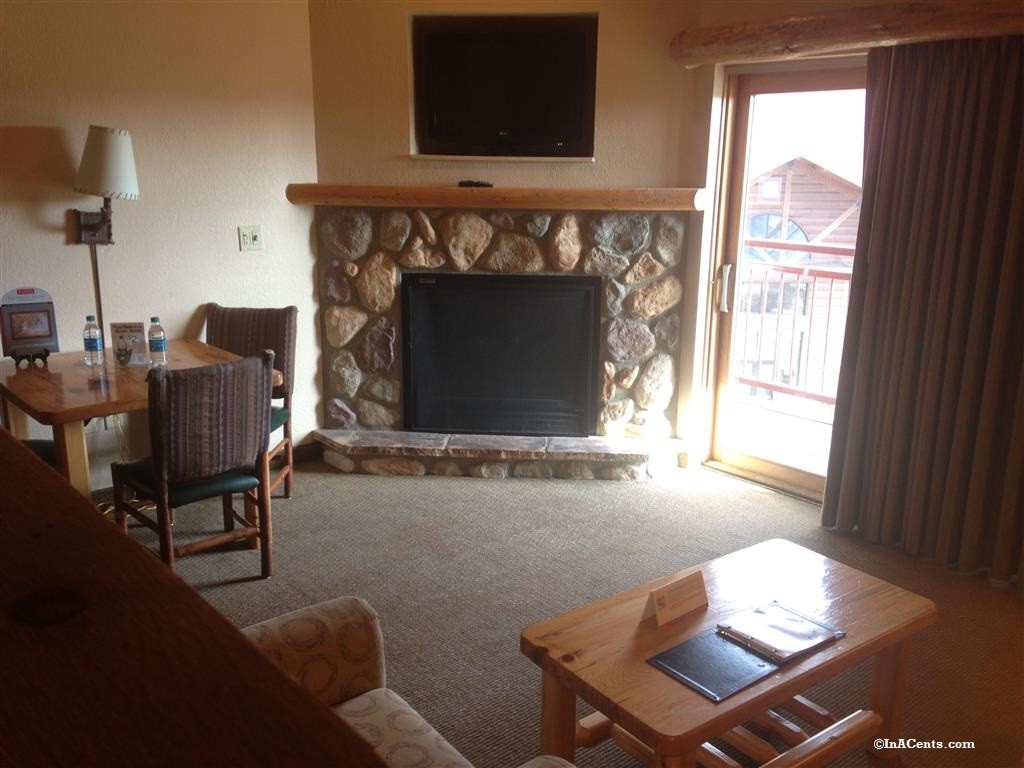 160209 Great Wolf Lodge Sandusky Loft Fireplace Suite (2)