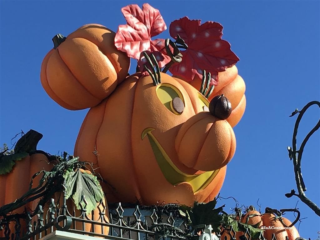 160925-disneyland-halloween-decorations