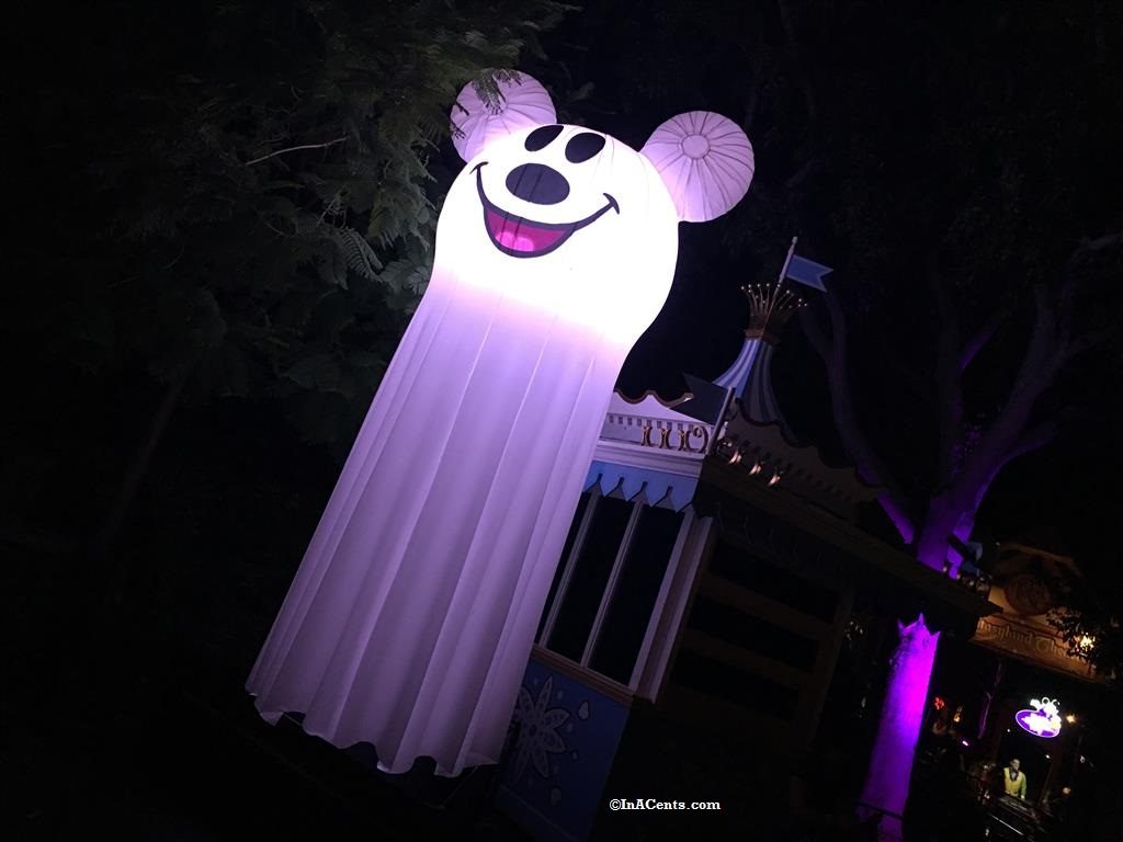 160926-disneyland-halloween-decorations