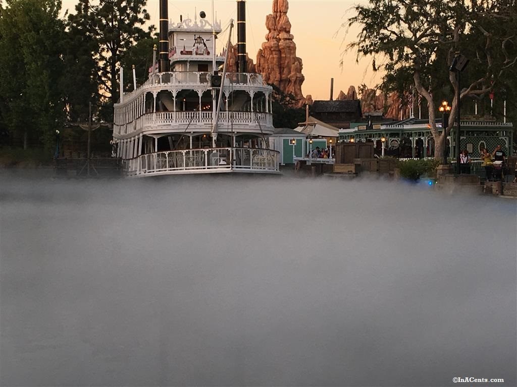 160926-disneyland-halloween-fog